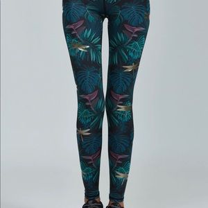 Noli Yoga Leggings - EUC Foil Firefly Floral